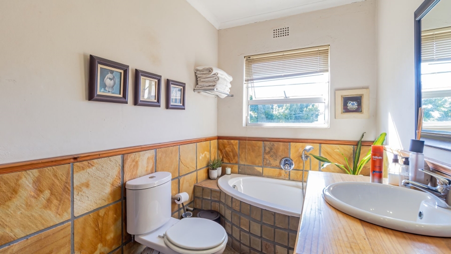 4 Bedroom Property for Sale in Groenvlei Western Cape